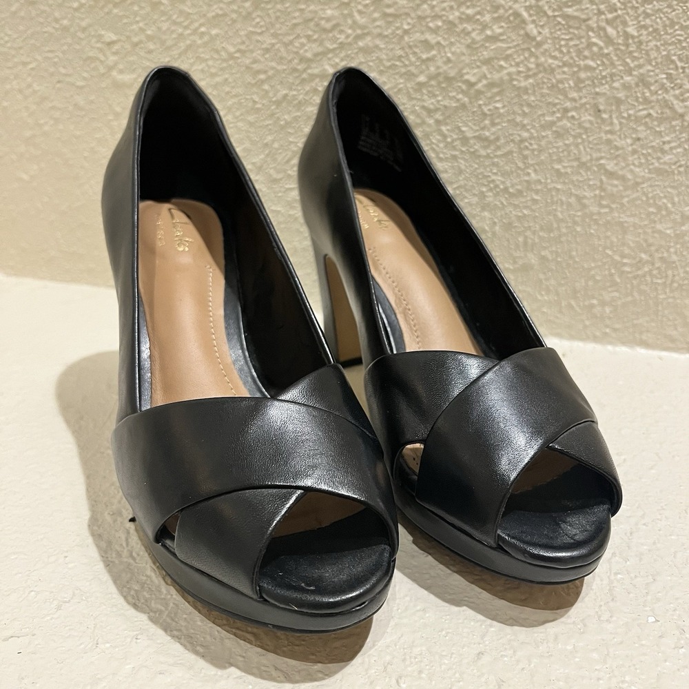 Clarks Artisan Peep-Toe Pumps‎ Black Leather Women 6.5M Career Work Business